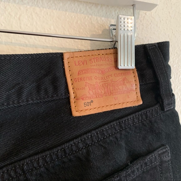 Black Distressed Levi’s 501 - Picture 4 of 8